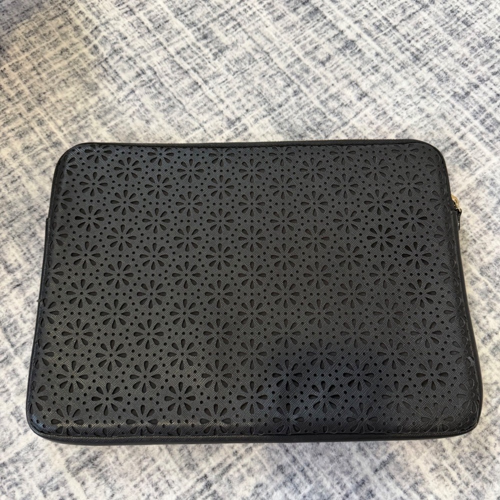 Kate Spade Black Perforated Daisy Laser Cut Floral Laptop Sleeve 13-14 inch - Picture 4 of 8